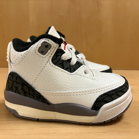 Jordan Retro 3 Cement Grey Toddler - Picture 5 of 8